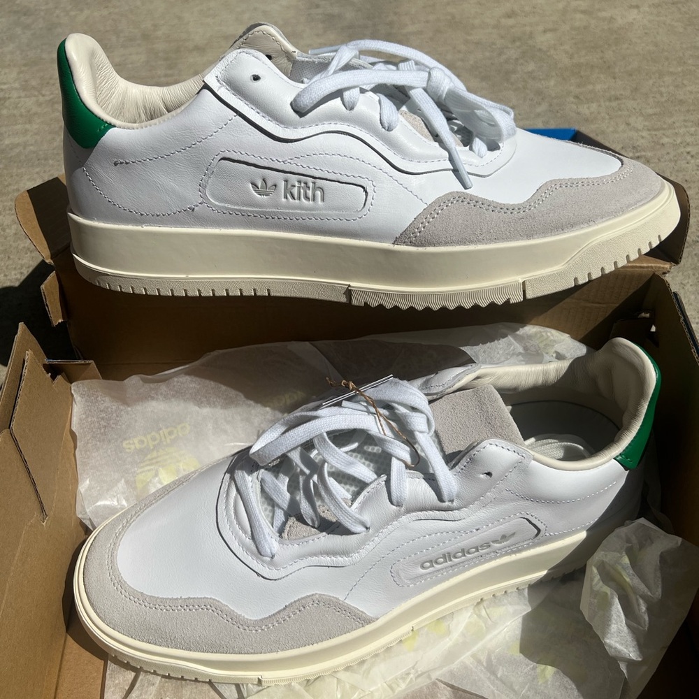 Adidas Sneaker Womens 11 / Mens 10 NWT NEVER WORN